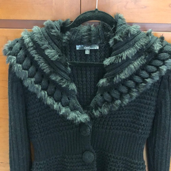 Beautiful Slonl black sweater with faux fur detail - Picture 2 of 5